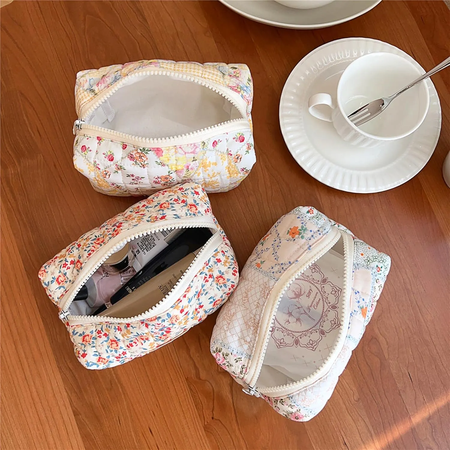 Floral Makeup Bag Small Cotton Quilted Cosmetic Makeup Bag Organizer, Aesthetic Preppy Portable Pouch Purse Toiletry Bag for Women Girls Travel accessories (Blue Floral-S)